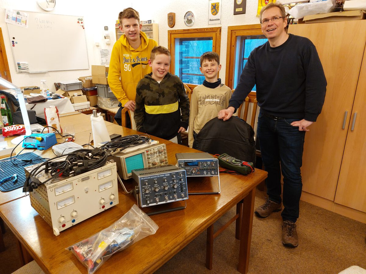 Großzügige Gerätespende für die Jugendgruppe Deutscher AmateurRadio